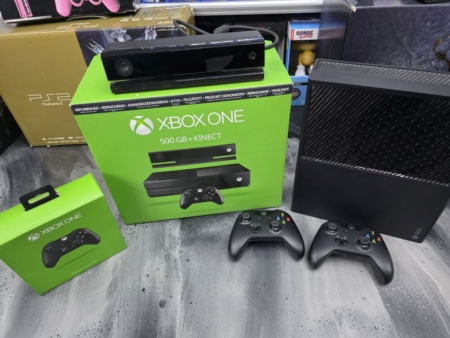 Używana Konsola Xbox One / Xone 500GB + 2 pady + Kinect